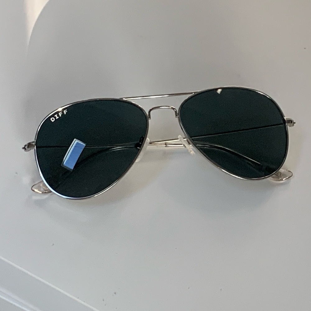 Diff Eyewear With Travel Case - image 3